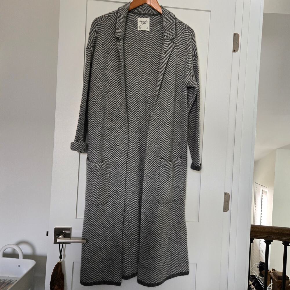 Abercrombie & Fitch Medium Light Grey and White Chevron Midi Duster Cardigan